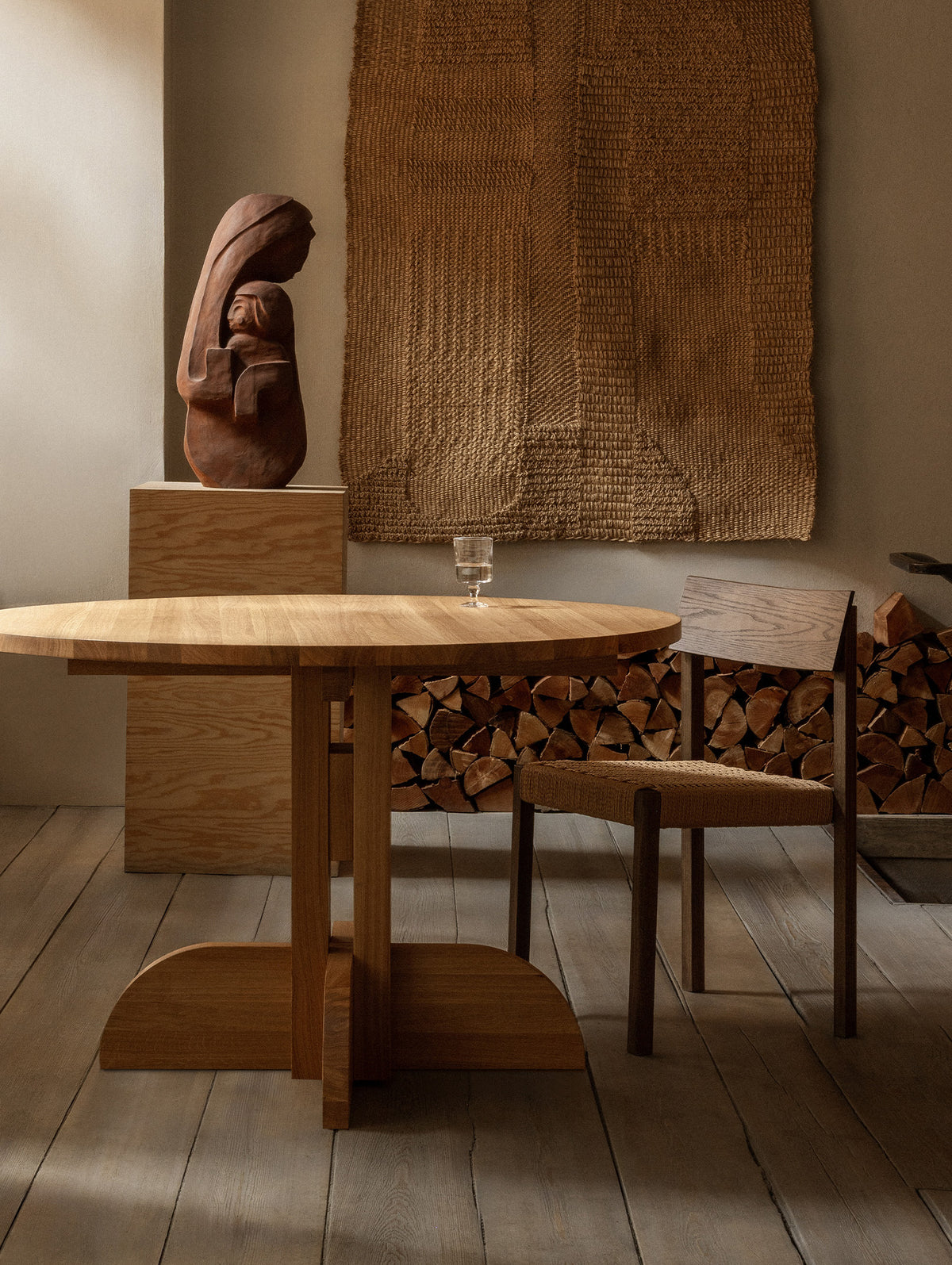 Puffin Round Dining Table (Solid Oak)