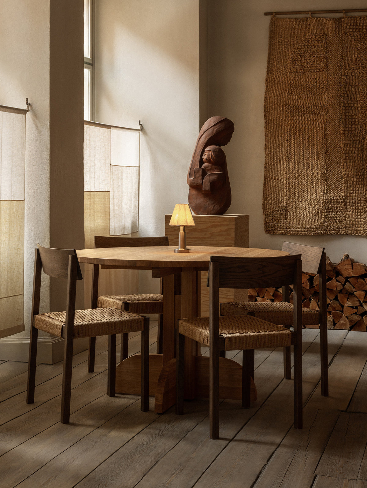 Puffin Round Dining Table (Solid Oak)