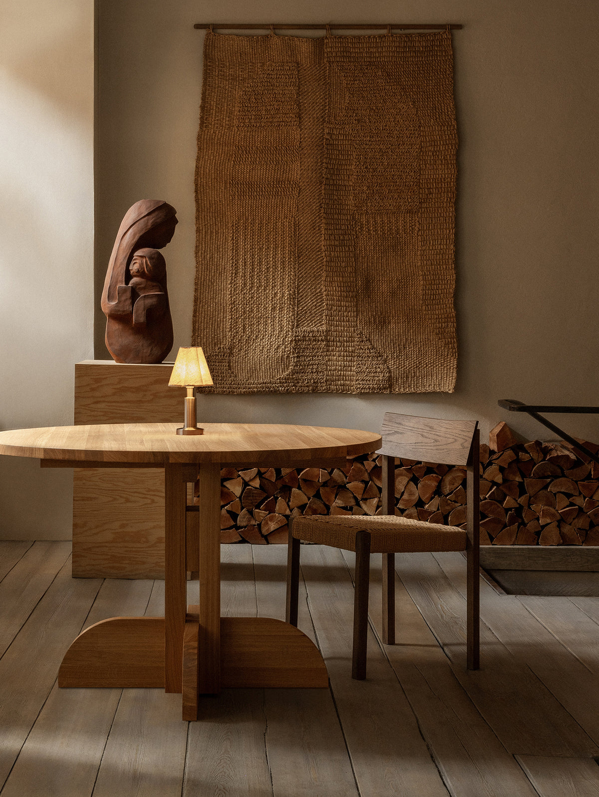Puffin Round Dining Table (Solid Oak)