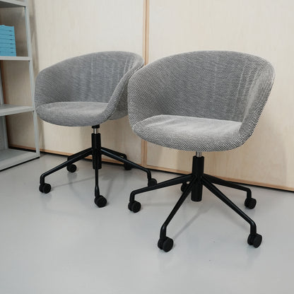 About A Chair AAC 53 Soft / Dot 1682 / Black Aluminium Base / Ex-Display