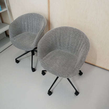 About A Chair AAC 53 Soft / Dot 1682 / Black Aluminium Base / Ex-Display