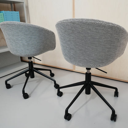 About A Chair AAC 53 Soft / Dot 1682 / Black Aluminium Base / Ex-Display