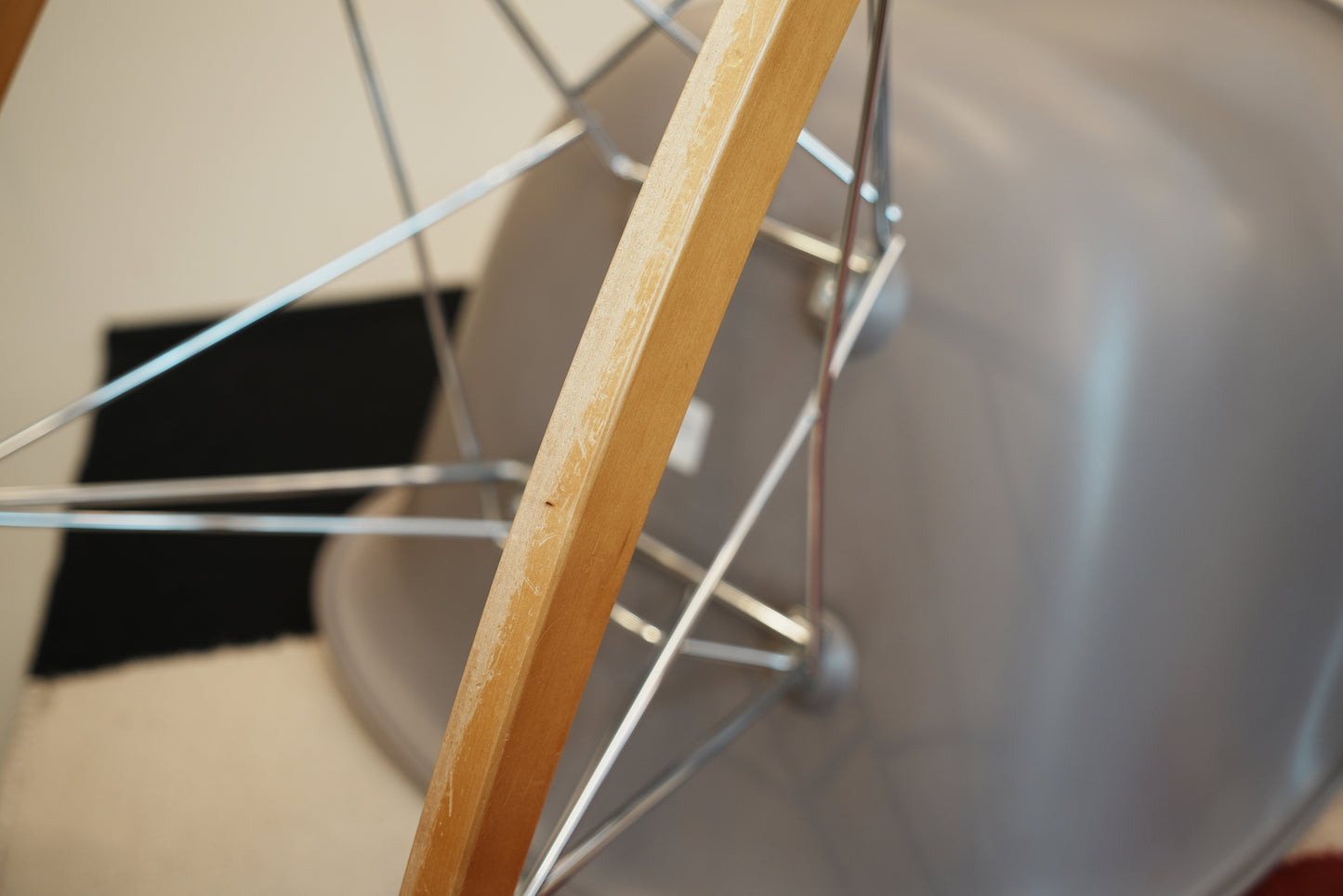 임스 RAR 플라스틱 안락 의자 RE