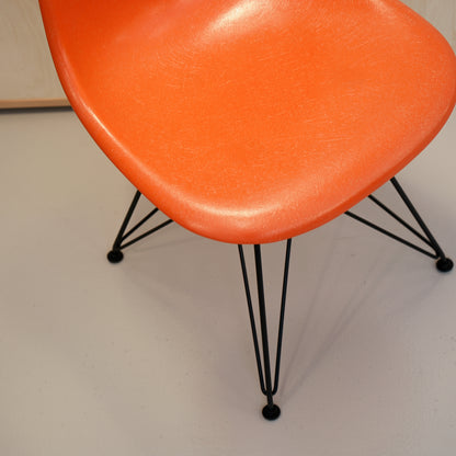 Eames 유리 섬유 사이드 체어