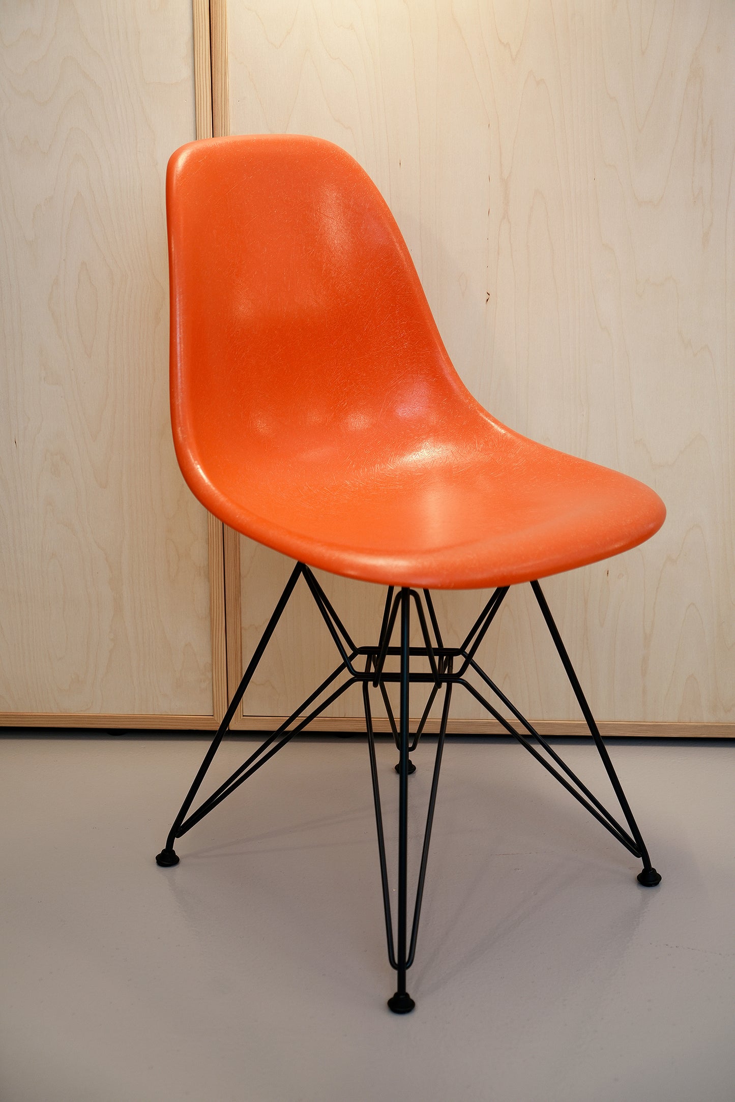 Eames 유리 섬유 사이드 체어