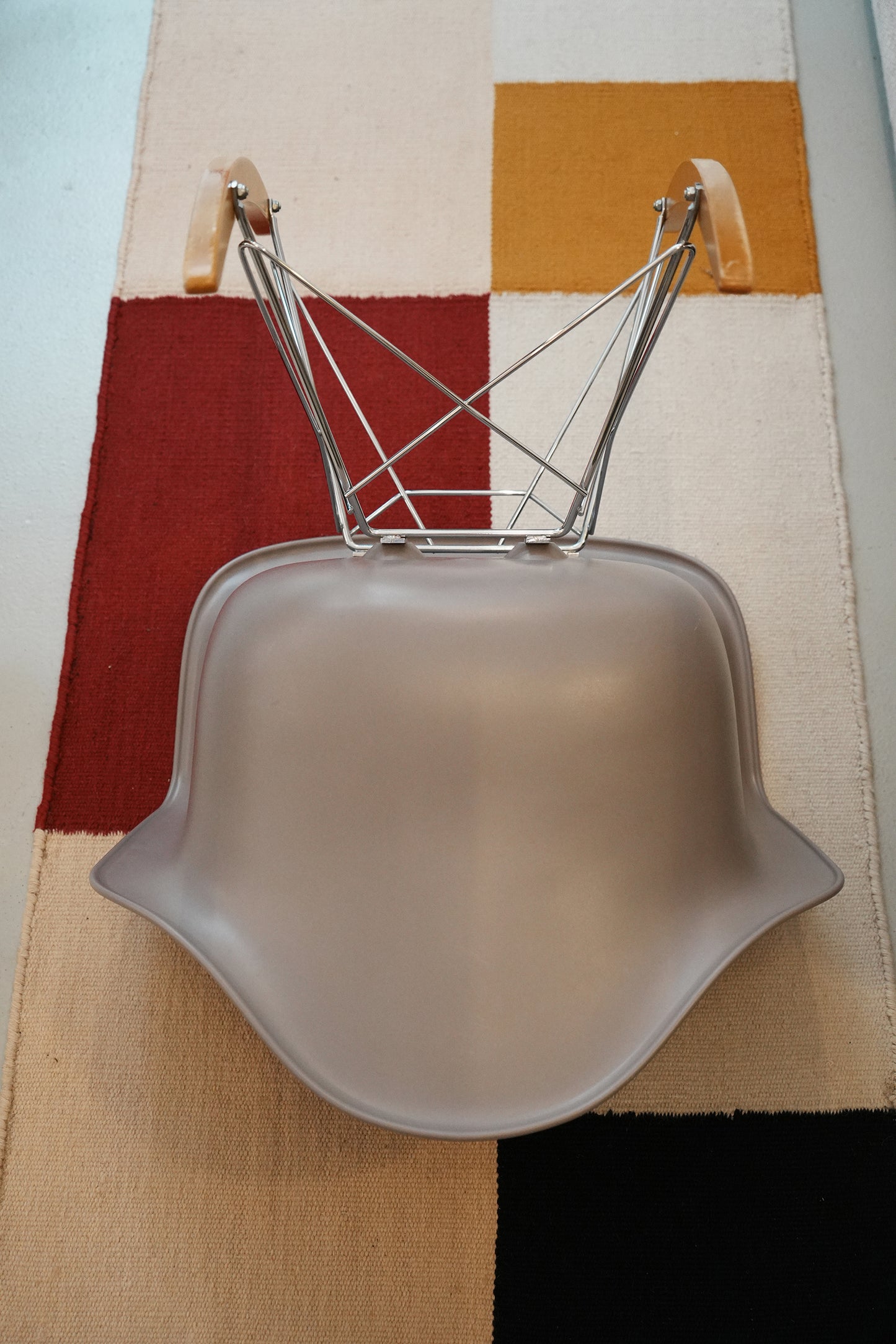 임스 RAR 플라스틱 안락 의자 RE