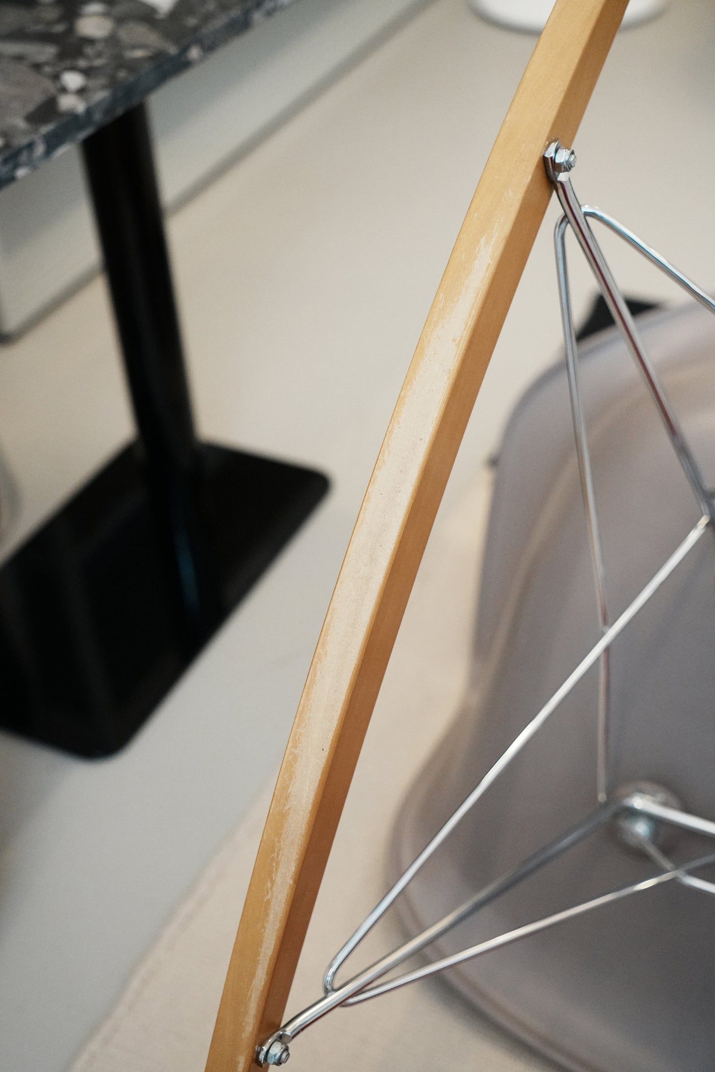 임스 RAR 플라스틱 안락 의자 RE