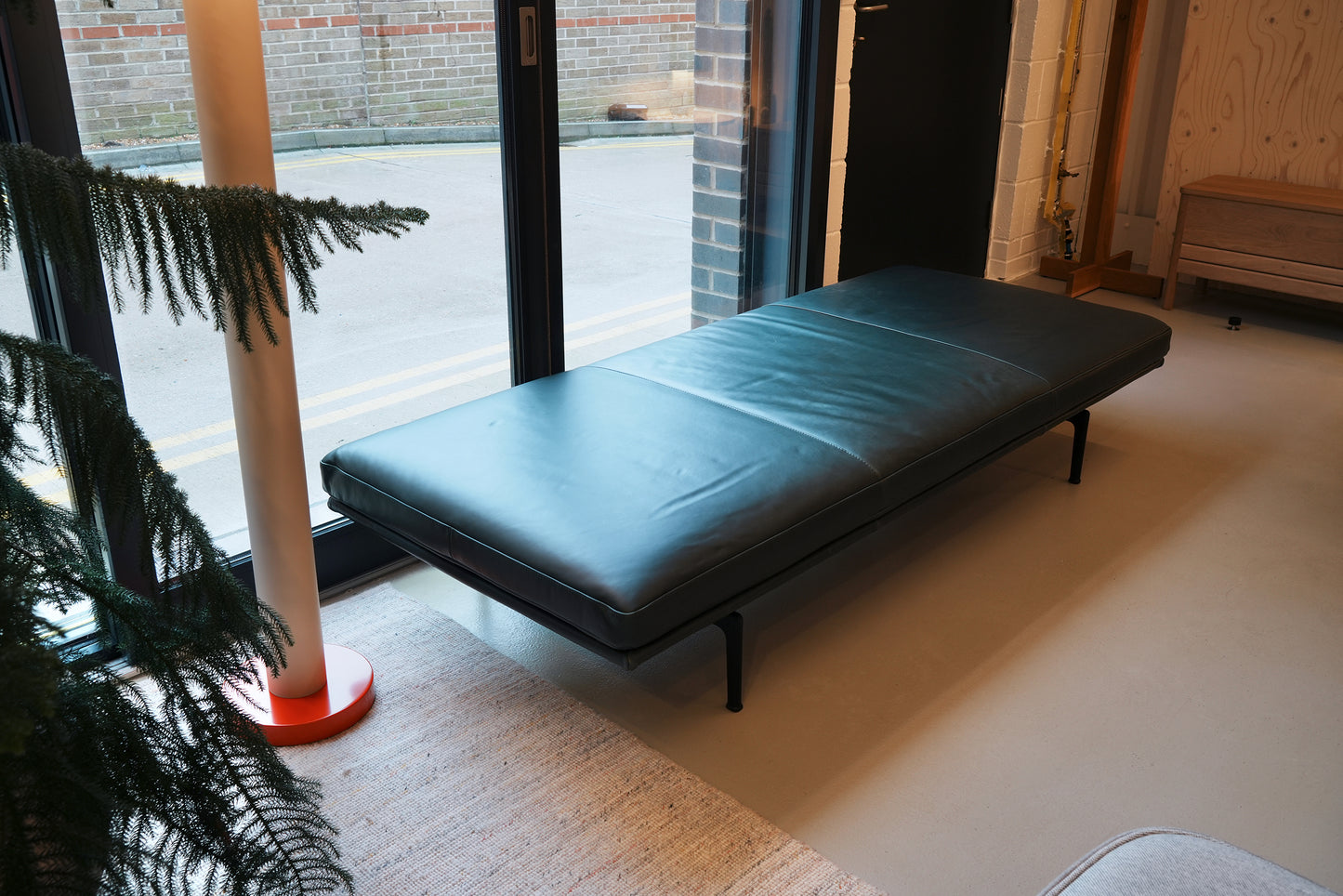 Outline Daybed / Dark Green Refine Leather / Factory 2nd