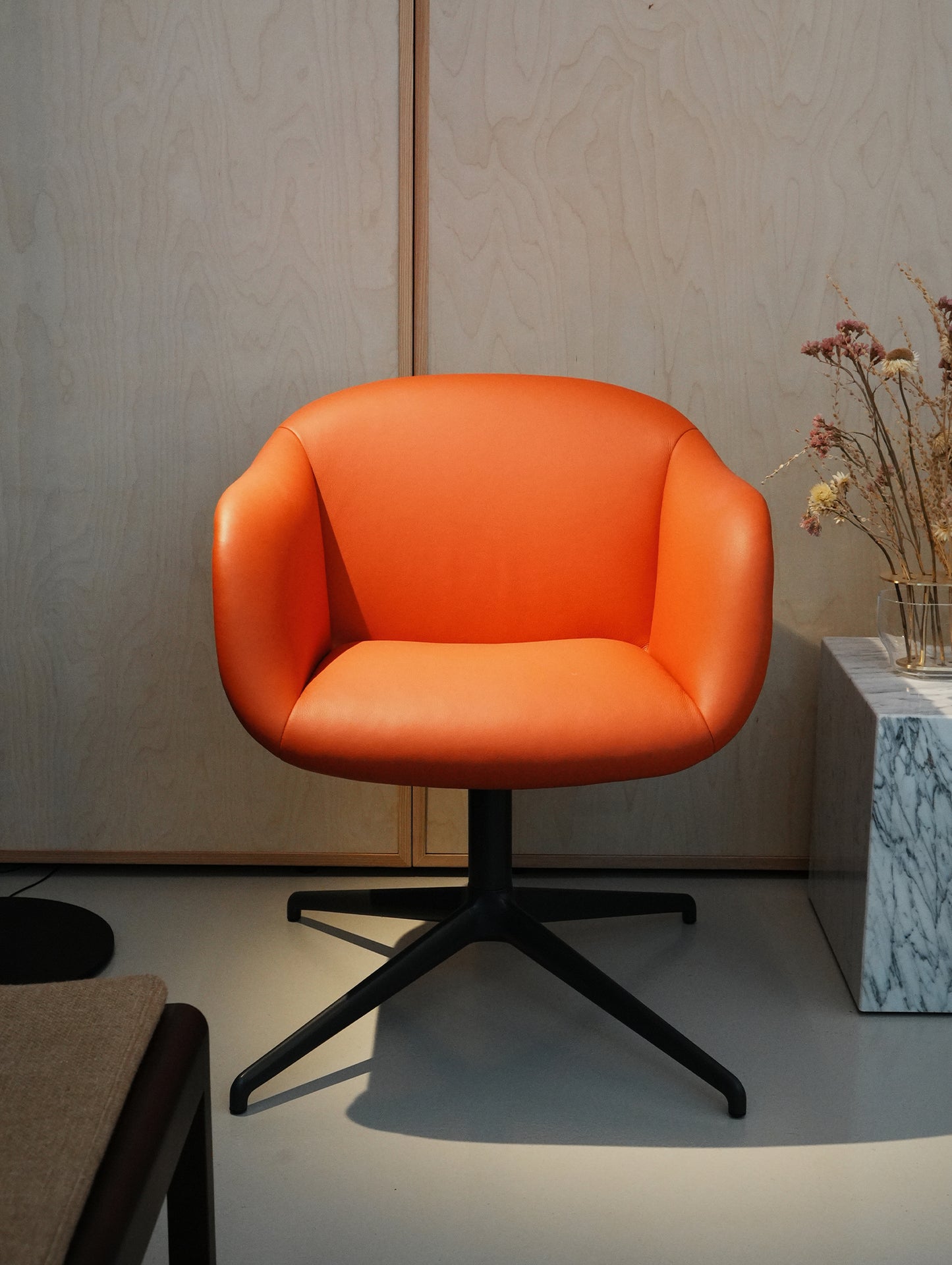 Fiber Soft Armchair / Anthracite Swivel Base / Easy Leather / Redorange 245 by Muuto