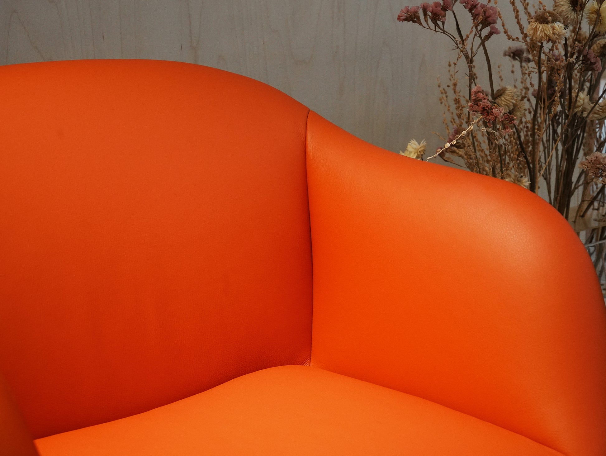 Fiber Soft Armchair / Anthracite Swivel Base / Easy Leather / Redorange 245 by Muuto