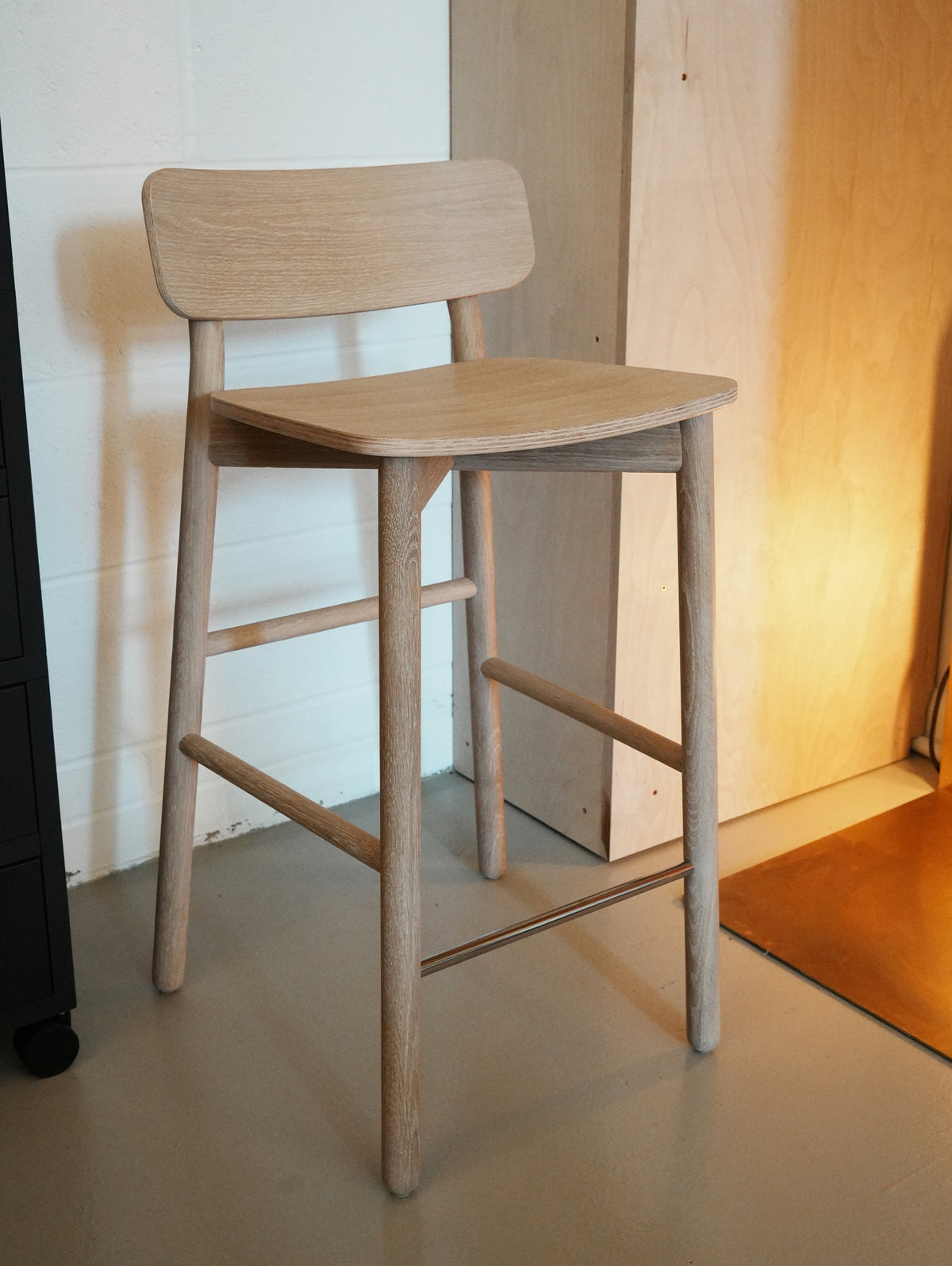 Hven Bar Stool / White Oiled Oak / 67 cm / Ex-Display by Fritz Hansen