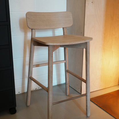 Hven Bar Stool / White Oiled Oak / 67 cm / Ex-Display by Fritz Hansen
