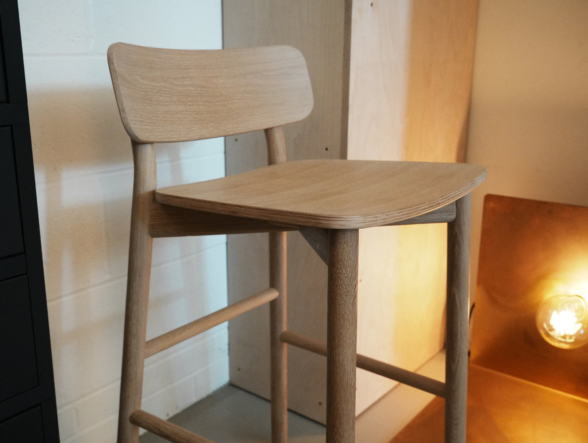 Hven Bar Stool / White Oiled Oak / 67 cm / Ex-Display by Fritz Hansen