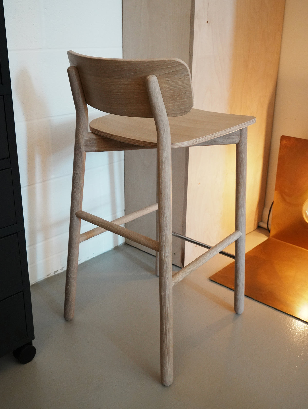 Hven Bar Stool / White Oiled Oak / 67 cm / Ex-Display by Fritz Hansen