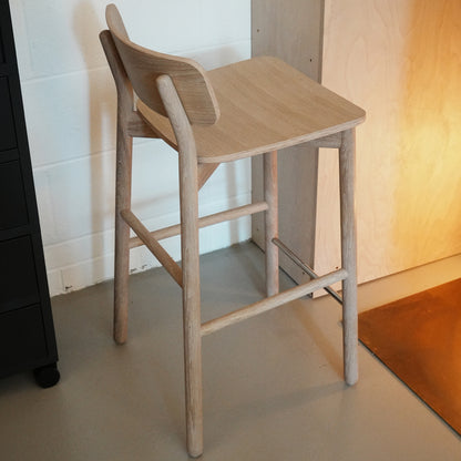 Hven Bar Stool / White Oiled Oak / 67 cm / Ex-Display by Fritz Hansen