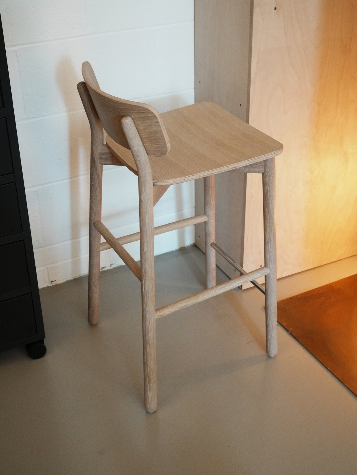 Hven Bar Stool / White Oiled Oak / 67 cm / Ex-Display by Fritz Hansen