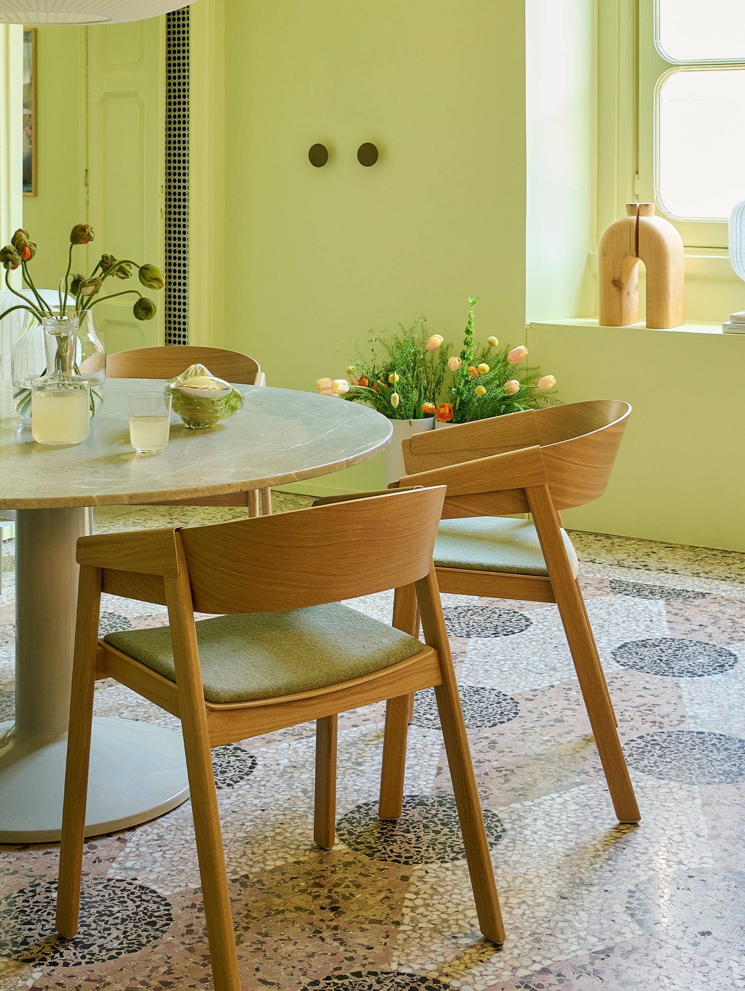 Midst Table Marble by Muuto - Grey Marble Tabletop / Grey Steel Base