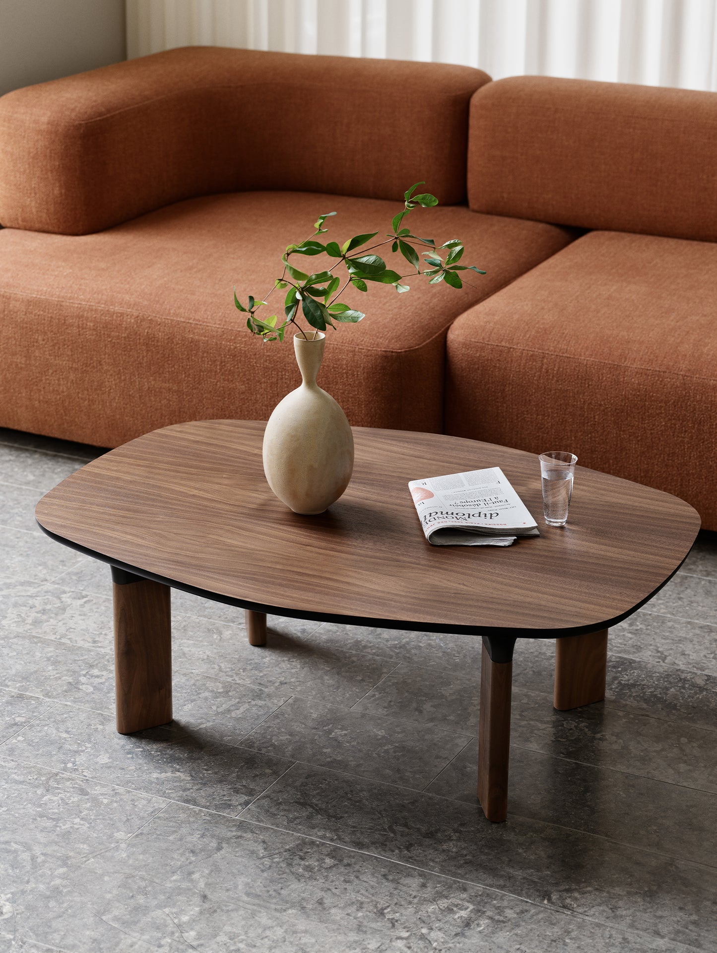 Analog Coffee Table (JH63A) by Fritz Hansen - Walnut