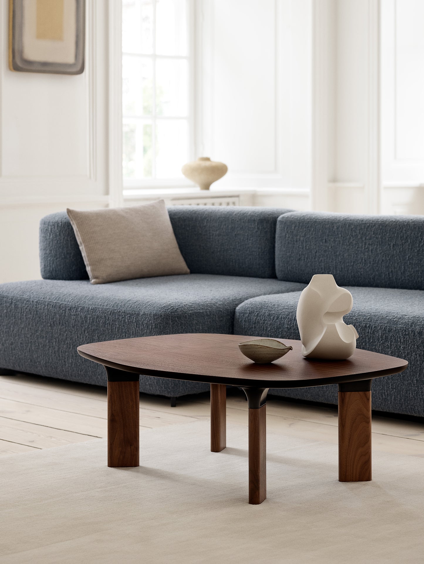 Analog Coffee Table (JH63A) by Fritz Hansen - Walnut