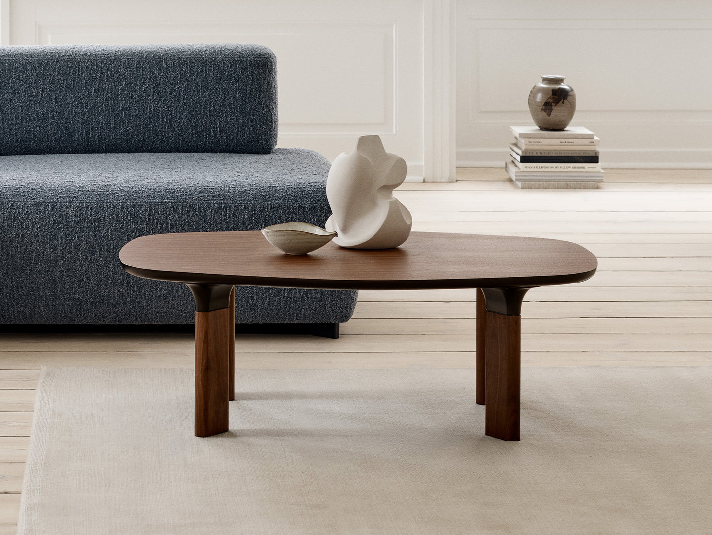 Analog Coffee Table (JH63A) by Fritz Hansen - Walnut