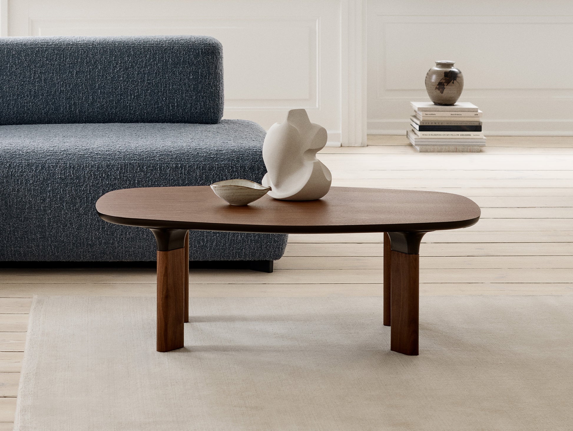 Analog Coffee Table (JH63A) by Fritz Hansen - Walnut