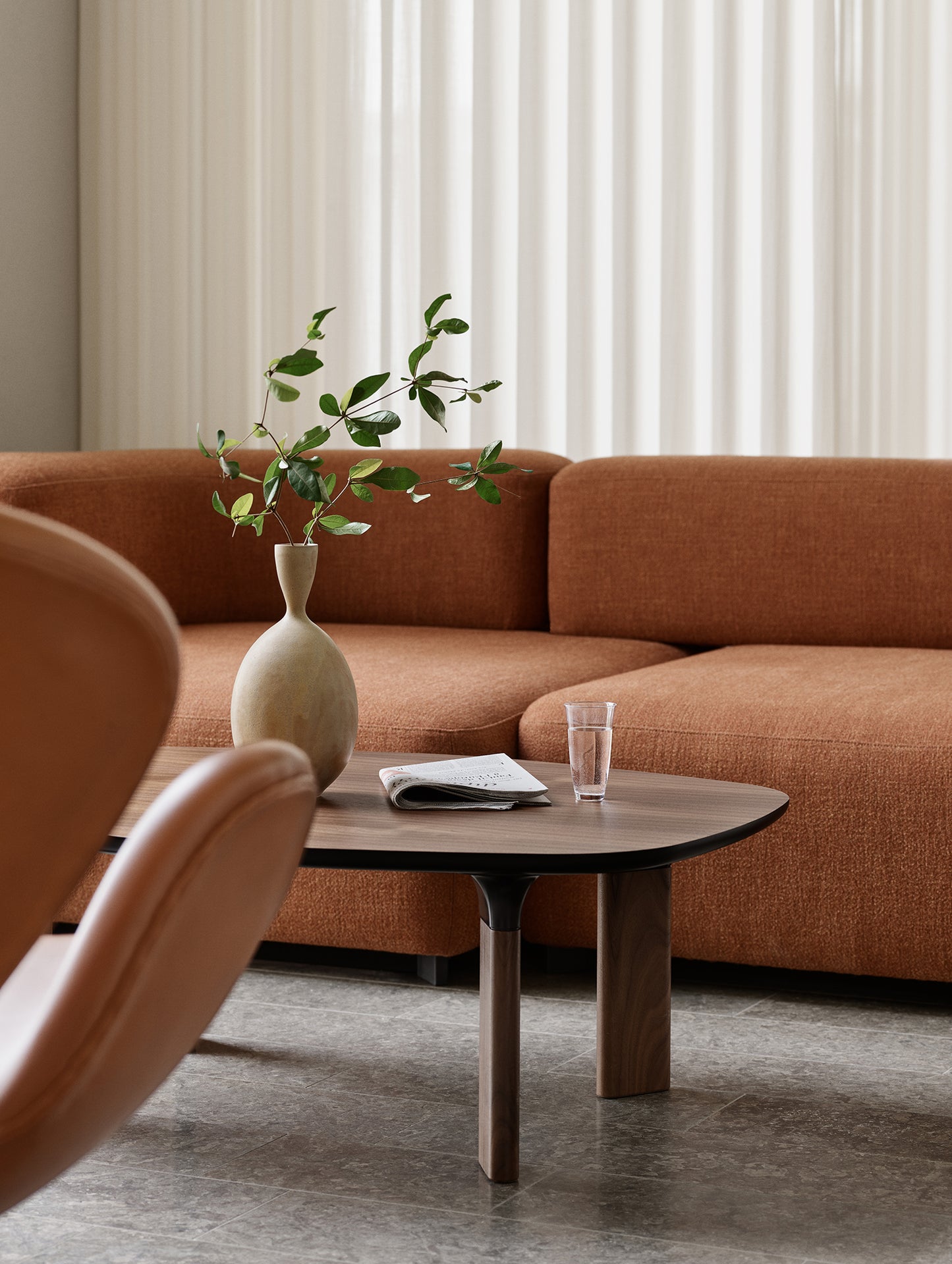 Analog Coffee Table (JH63A) by Fritz Hansen - Walnut
