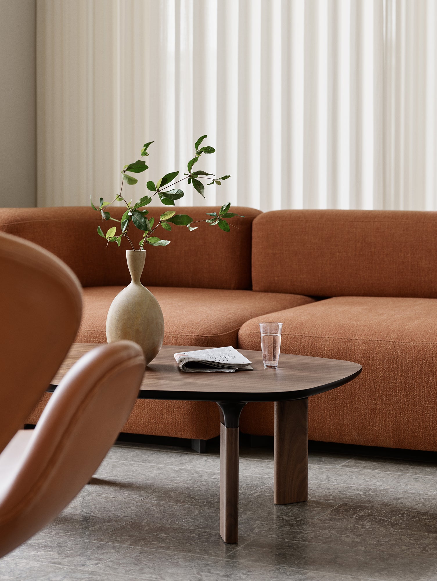 Analog Coffee Table (JH63A) by Fritz Hansen - Walnut