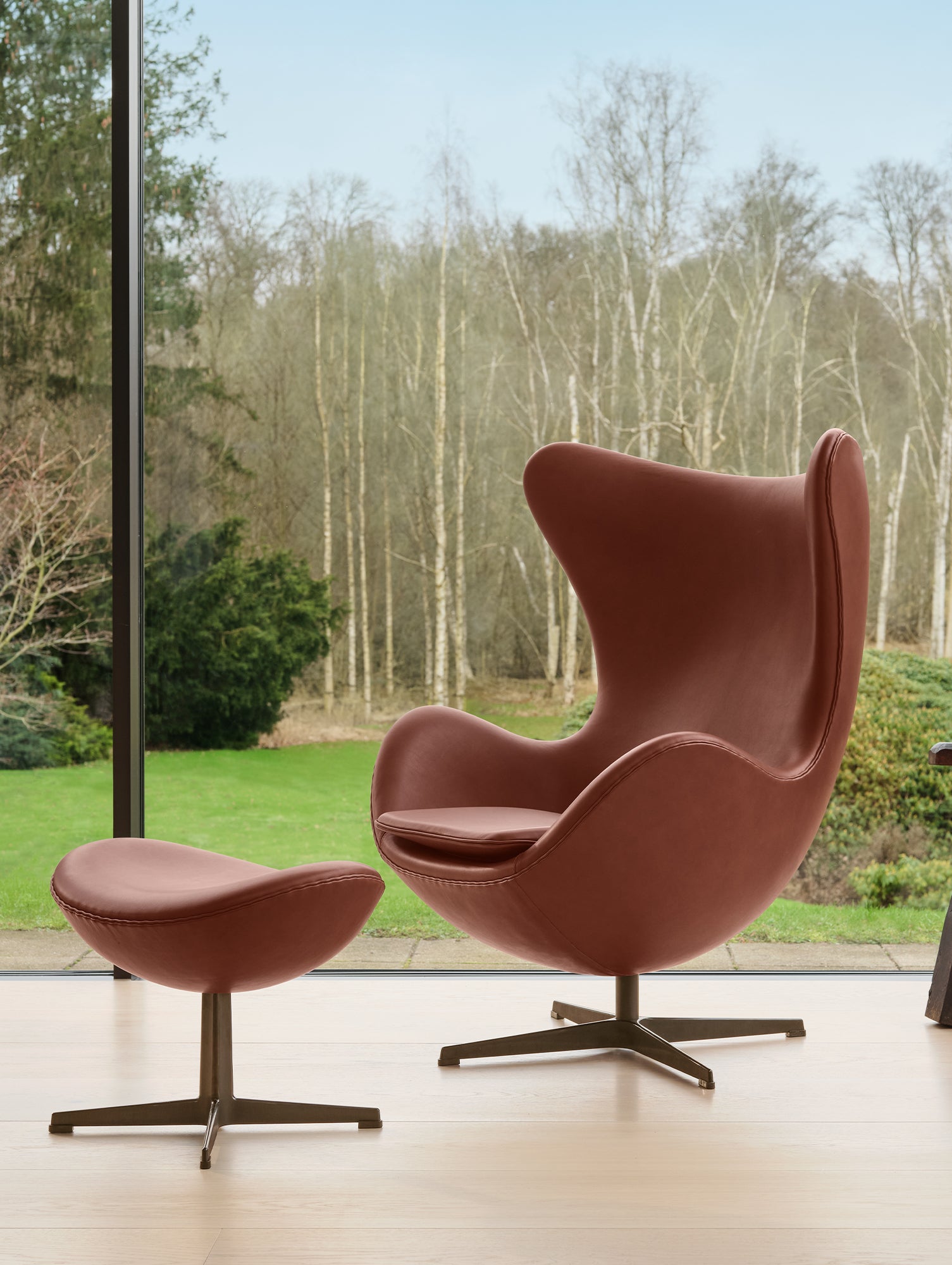 Egg Footstool by Fritz Hansen - Chestnut Grace Leather