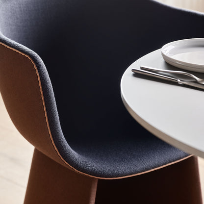 Shell Monolit Monolit Armchair by Fritz Hansen – Really Well Made