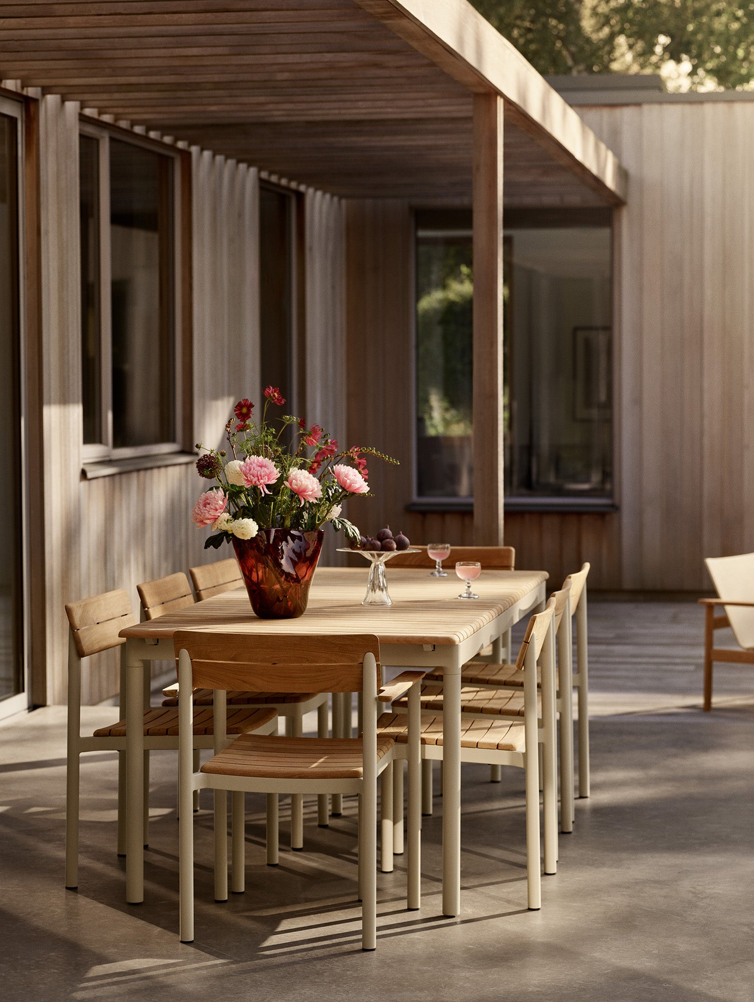 Pelagus Exetendable Table by Skagerak - Light Ivory