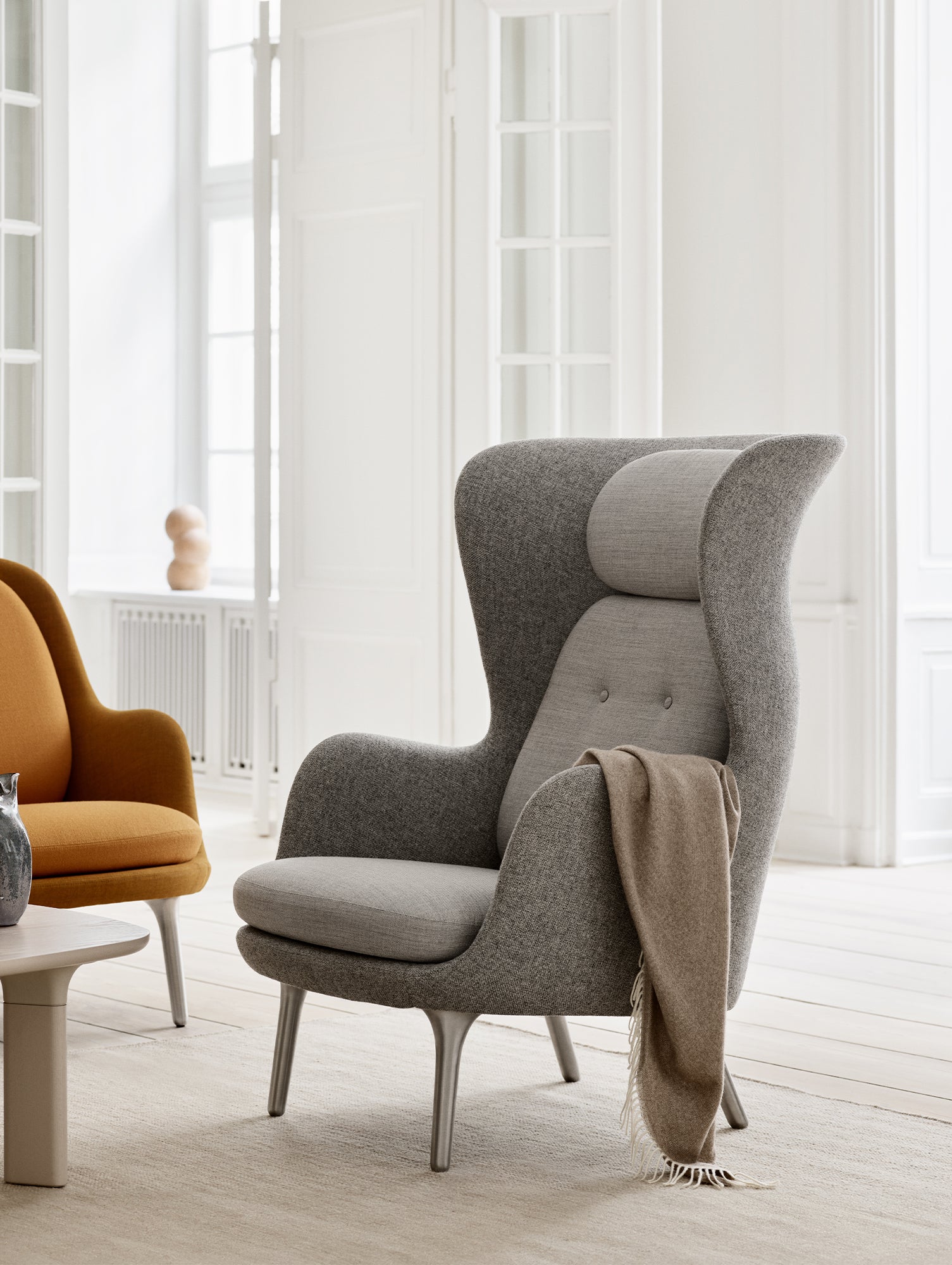Ro Lounge Chair - Mixed Upholstery by Fritz Hansen - Shell: Hallingdal 65 130 / Cushions: Canvas 2 124