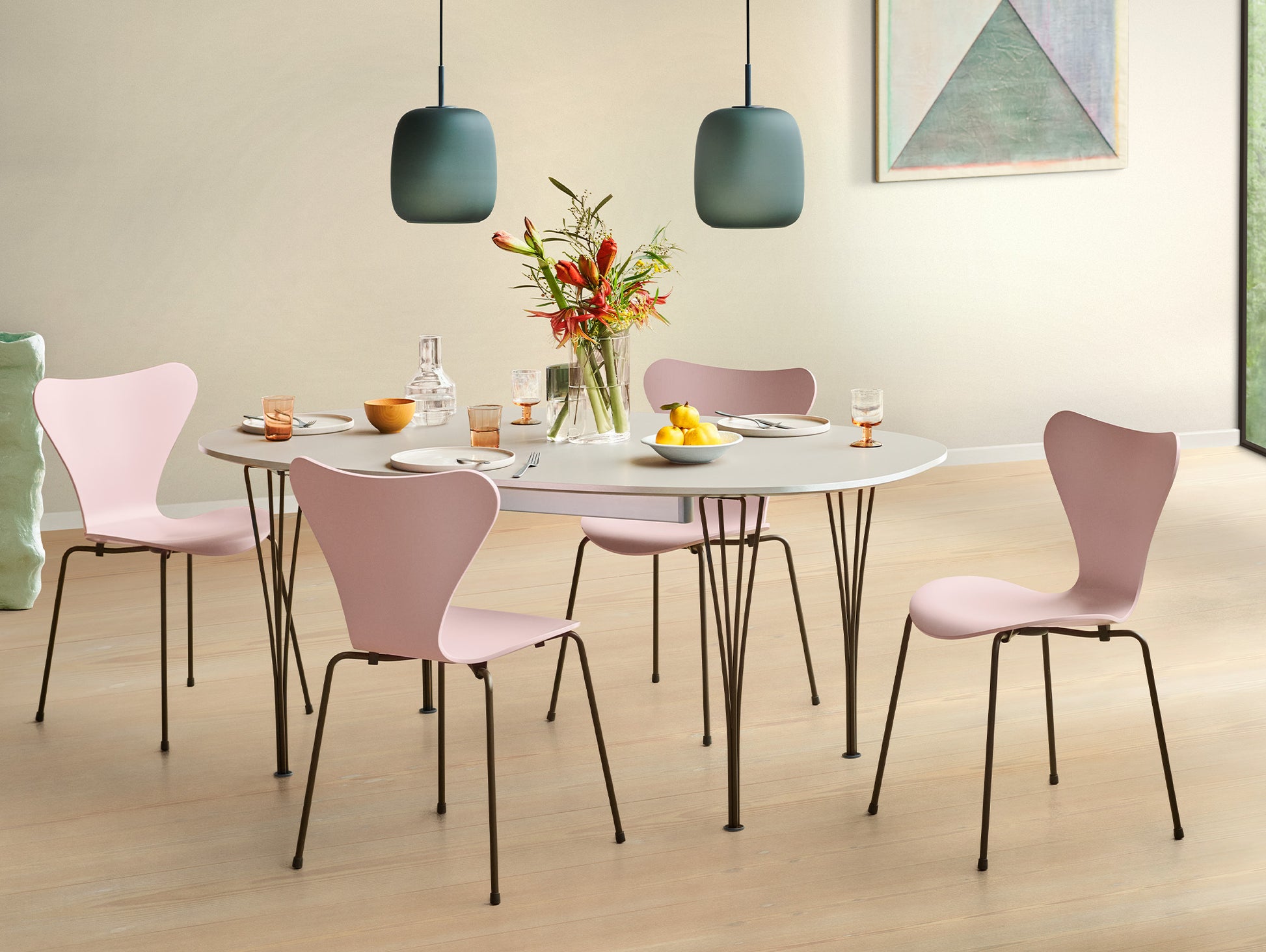 Series 7™ 3107 Dining Chair by Fritz Hansen