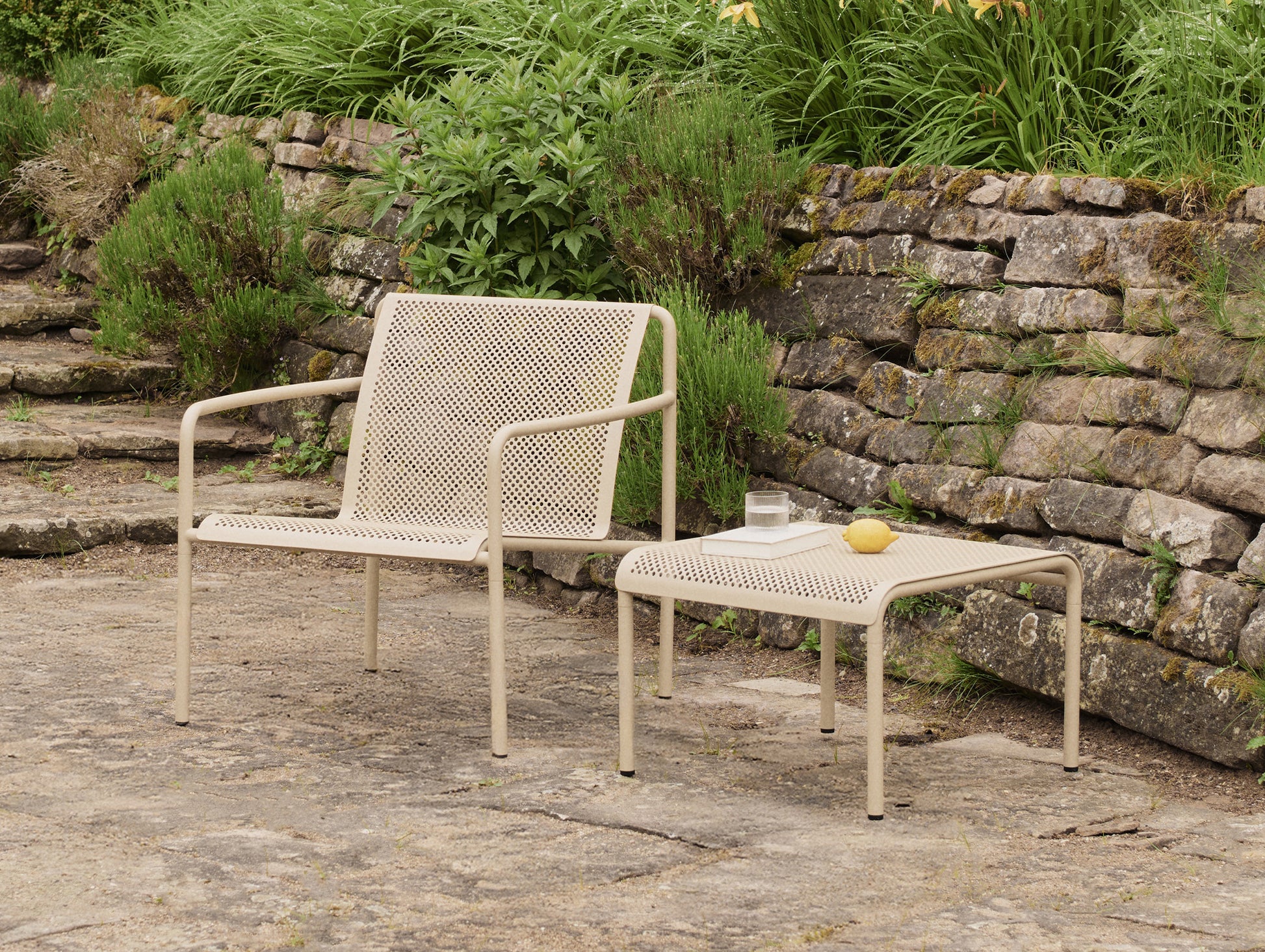 Dapple Low Table by Ferm Living - 57x57 cm / Cashmere