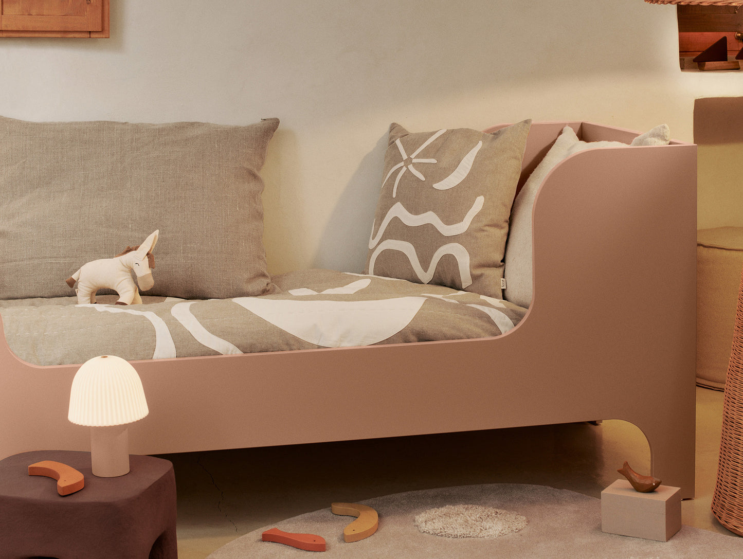 Frill Portable Lamp by Ferm Living - Rose