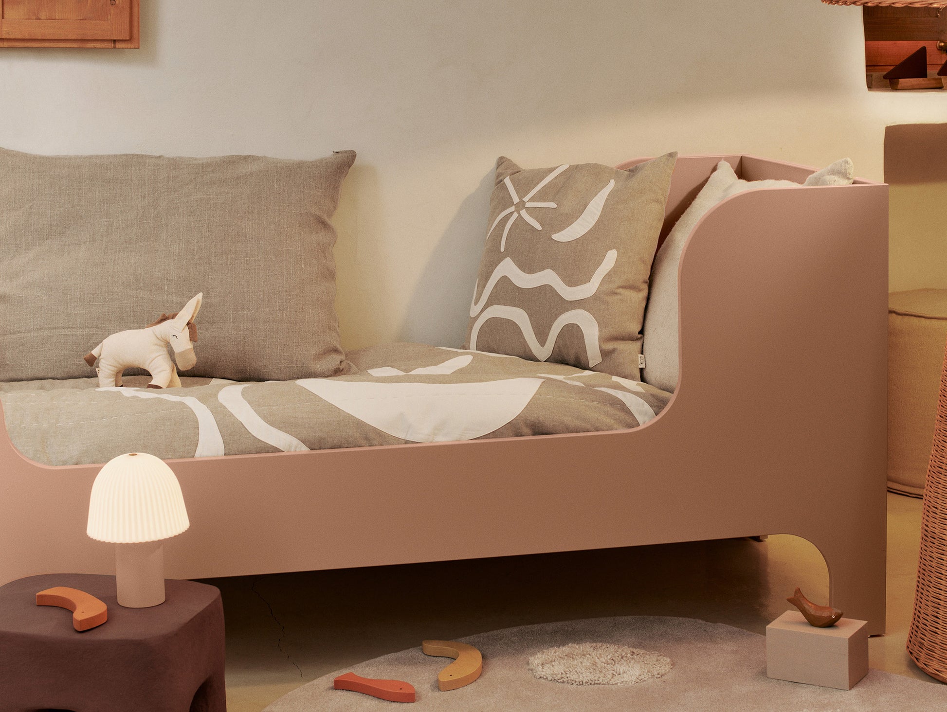 Frill Portable Lamp by Ferm Living - Rose
