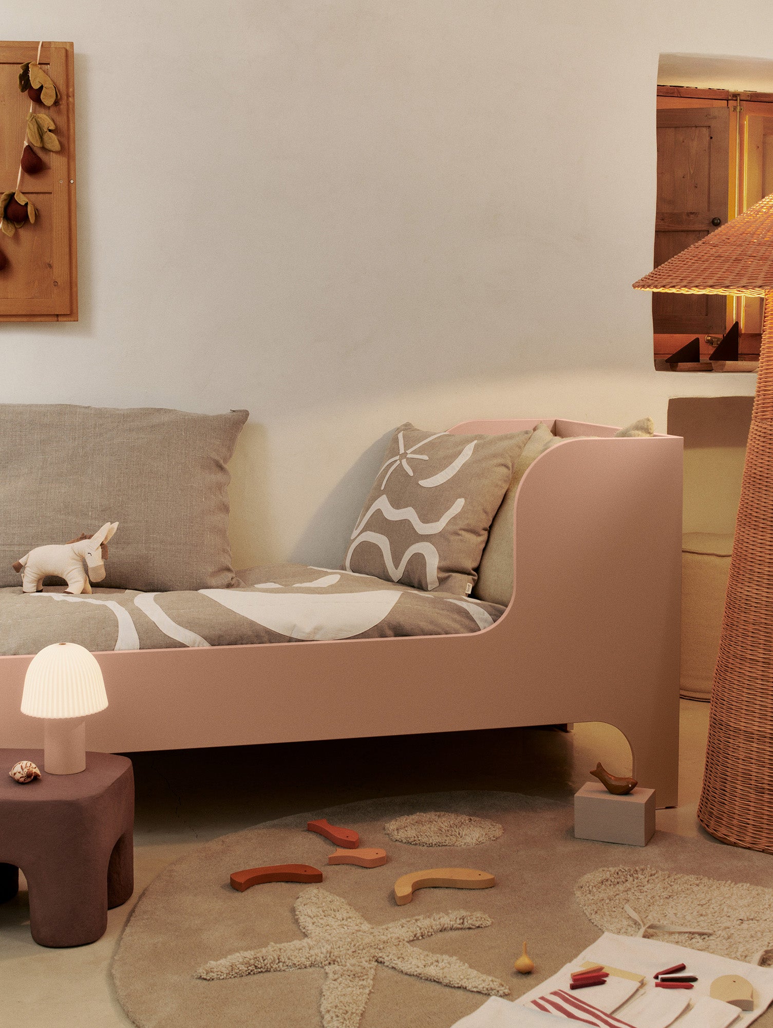 Frill Portable Lamp by Ferm Living - Rose
