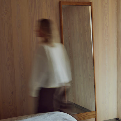 A Line Mirror by Form and Refine
