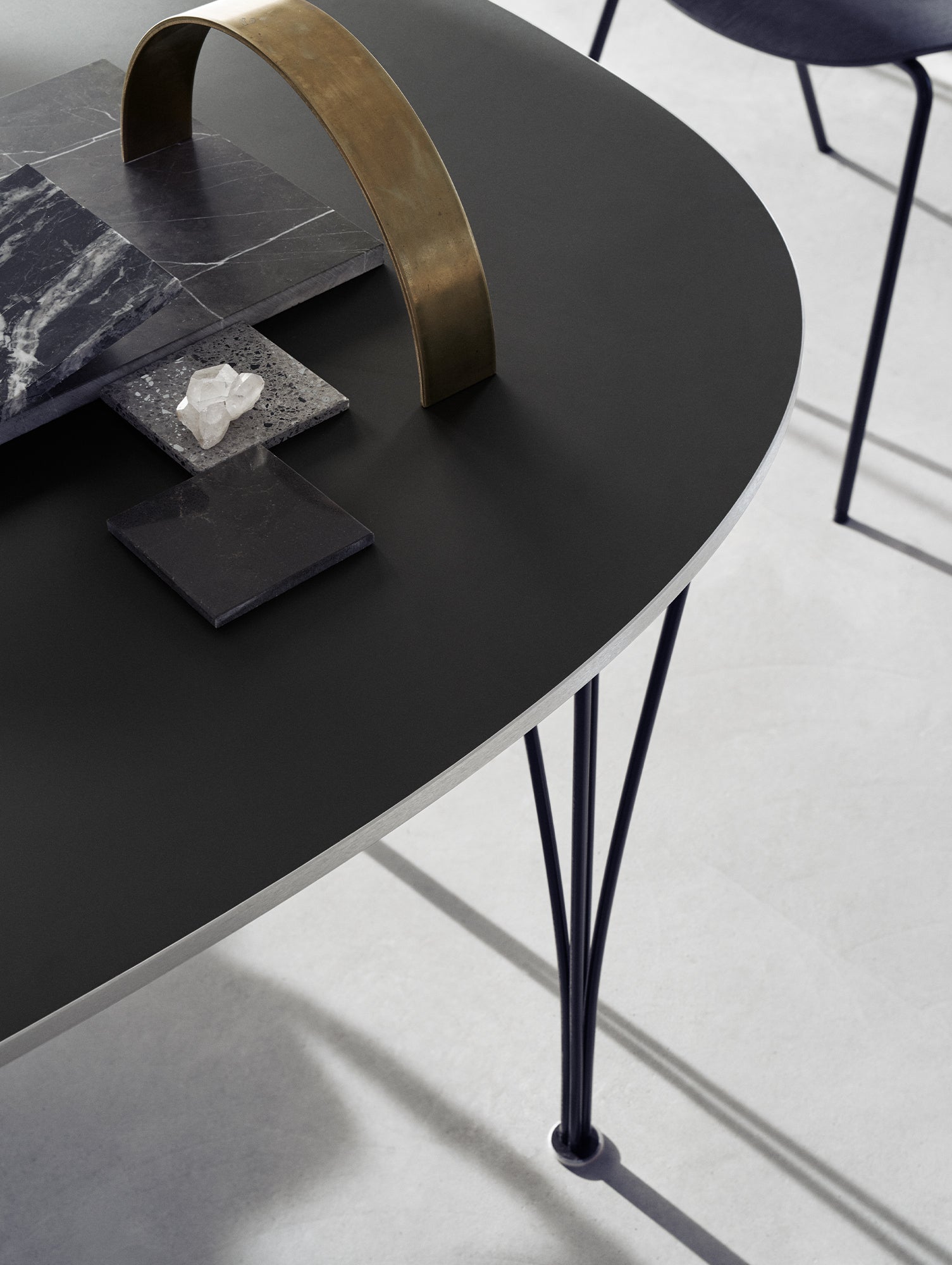 Superellipse Dining Table (Extendable) by Fritz Hansen