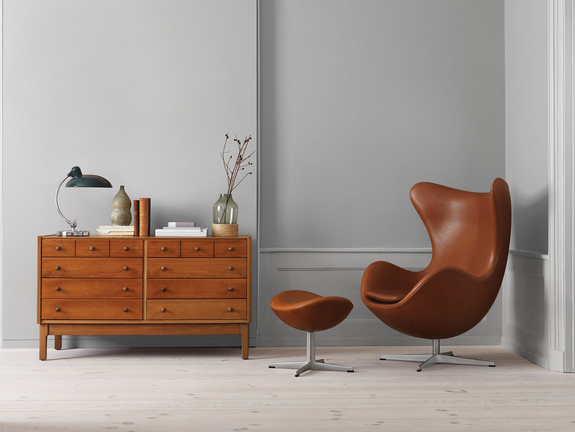 Egg Footstool by Fritz Hansen - Walnut Grace Leather