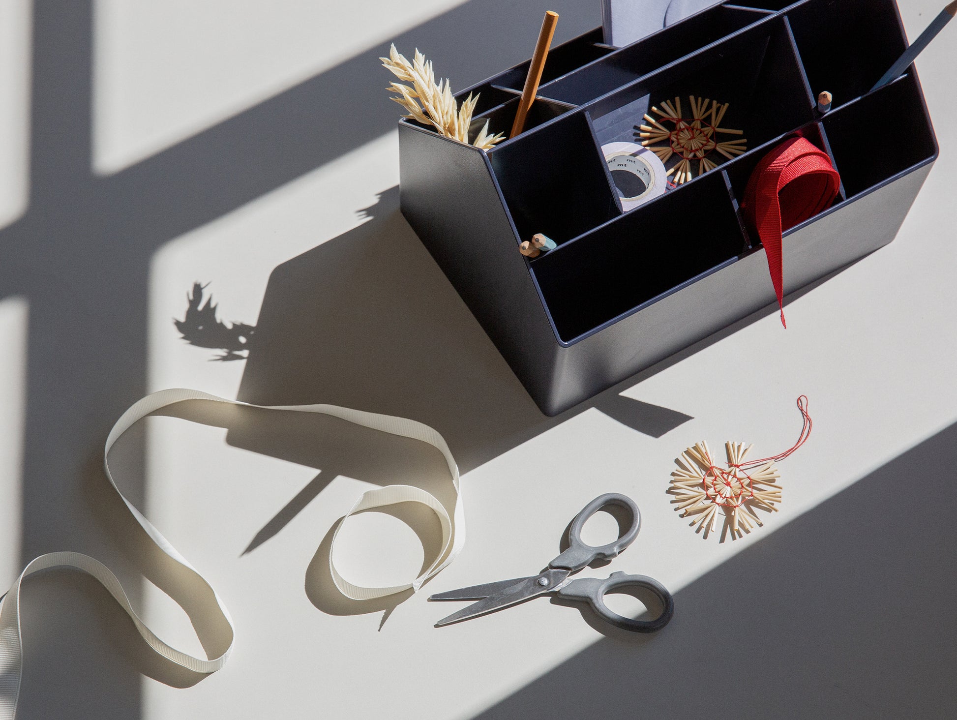 Sketch Toolbox by Muuto - Midnight Blue