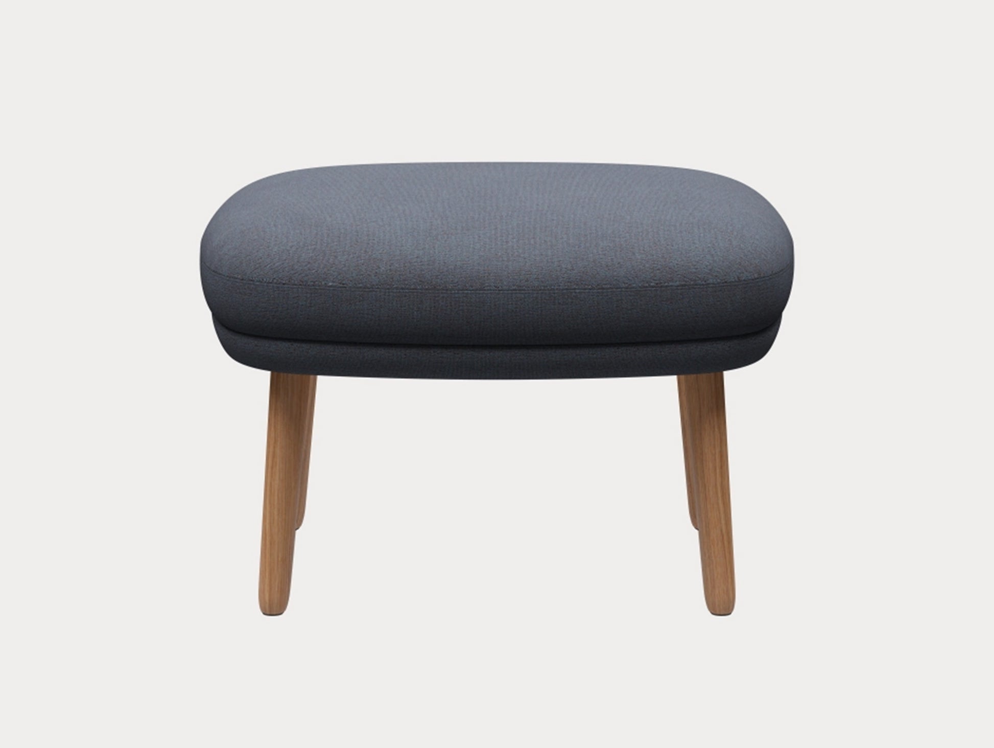 Fri Ottoman by Fritz Hansen - JH15 / 
Outside: Christianshavn 1150 / Seat: Christianshavn 1150