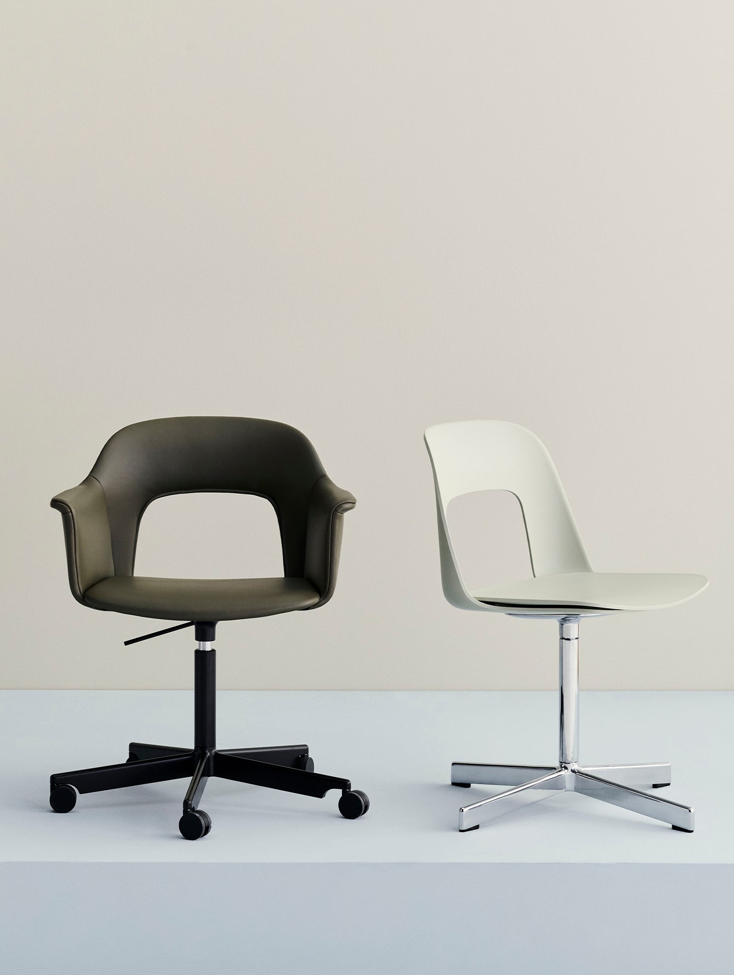 Layout Chair - Swivel Base by HAY