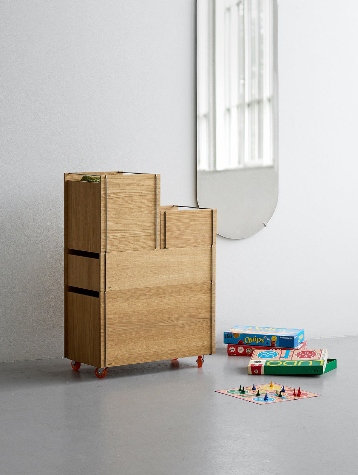 Storage Tower by Moebe - Medium / Oak / Black