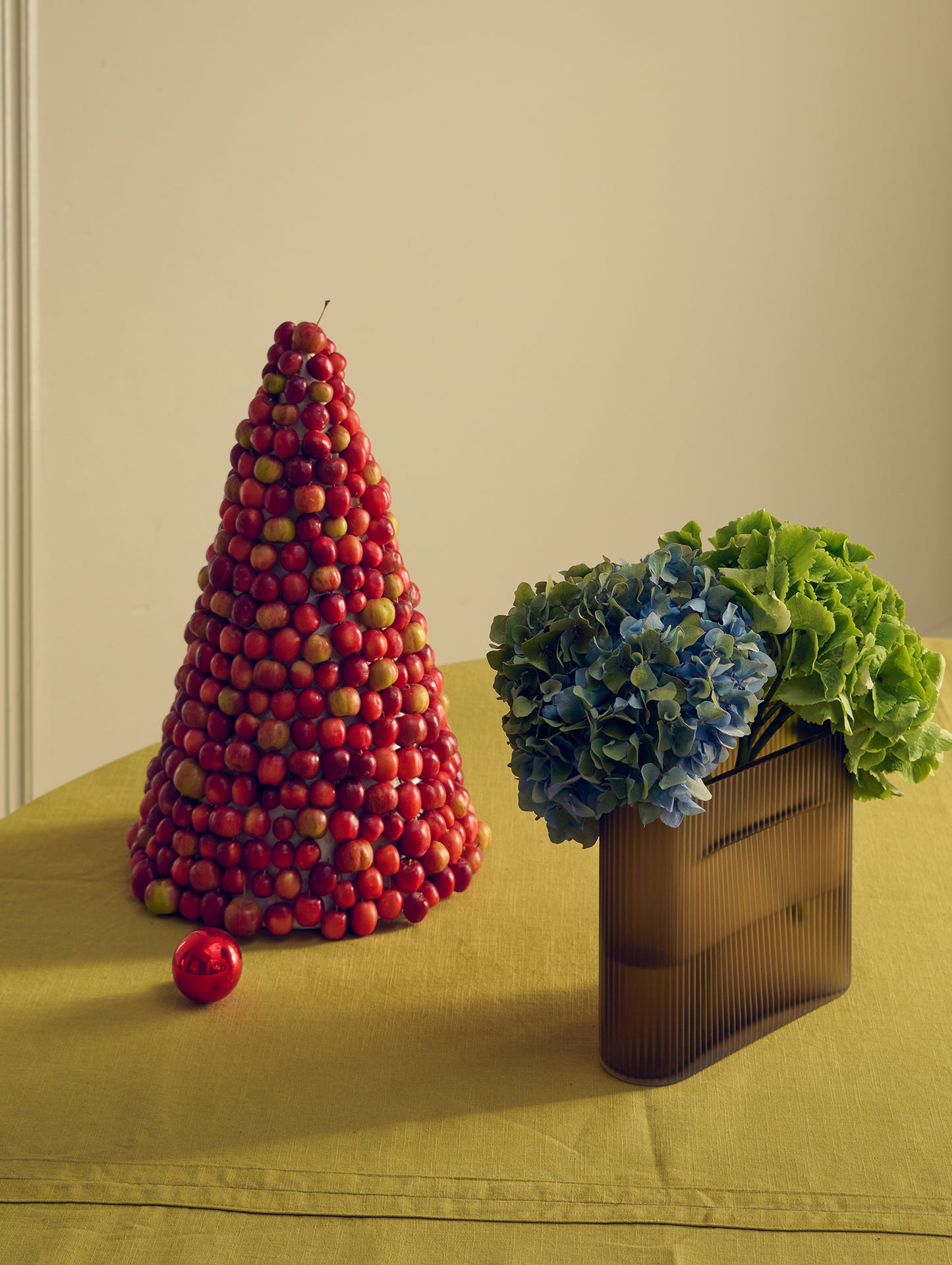 Ridge Vase by Muuto - H16cm / Taupe Frosted Glass