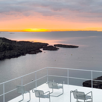 Palissade Cantilever Family by HAY