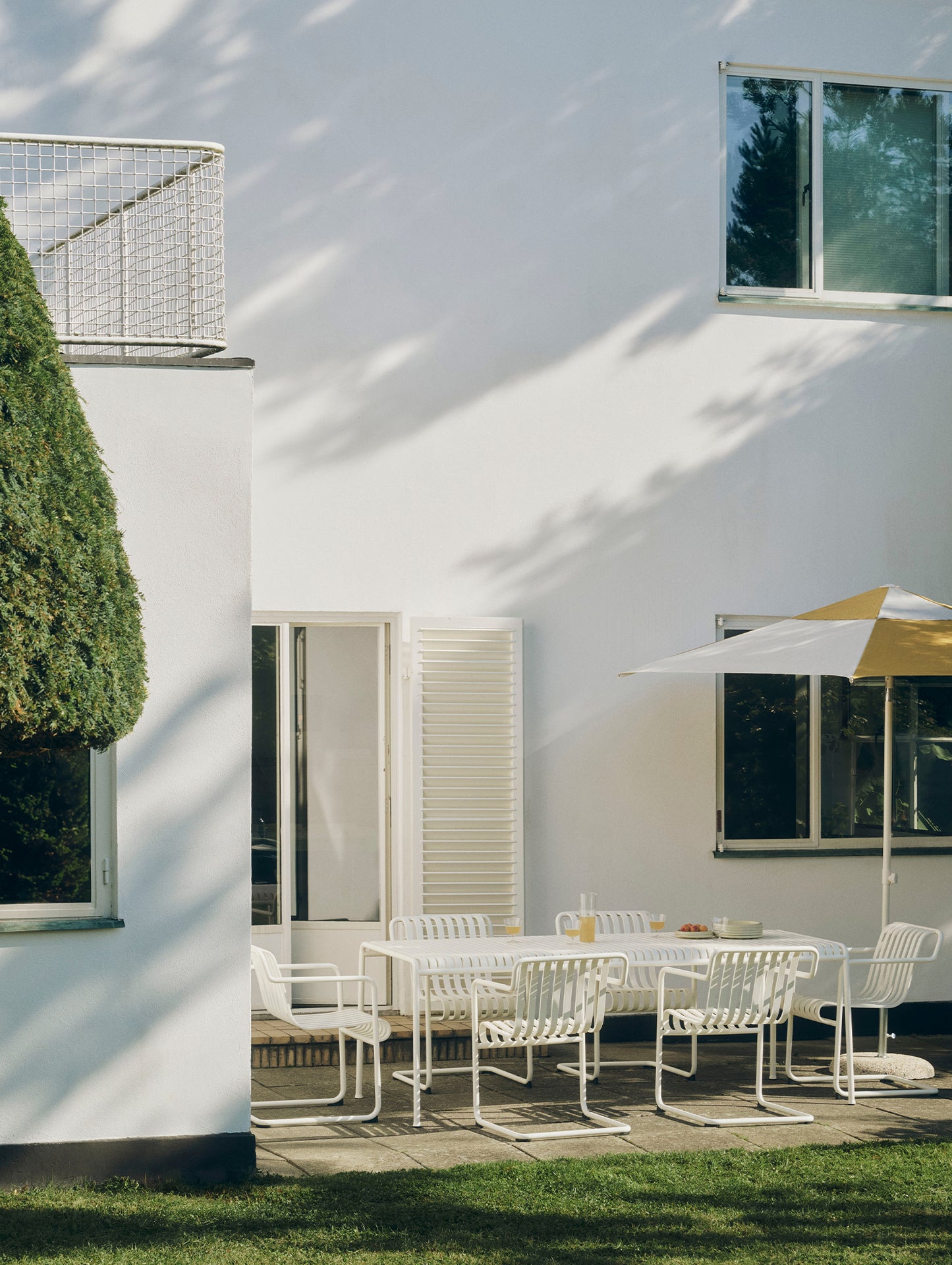 Terrazza Parasol by HAY - Hexagon / Off White and Ochre