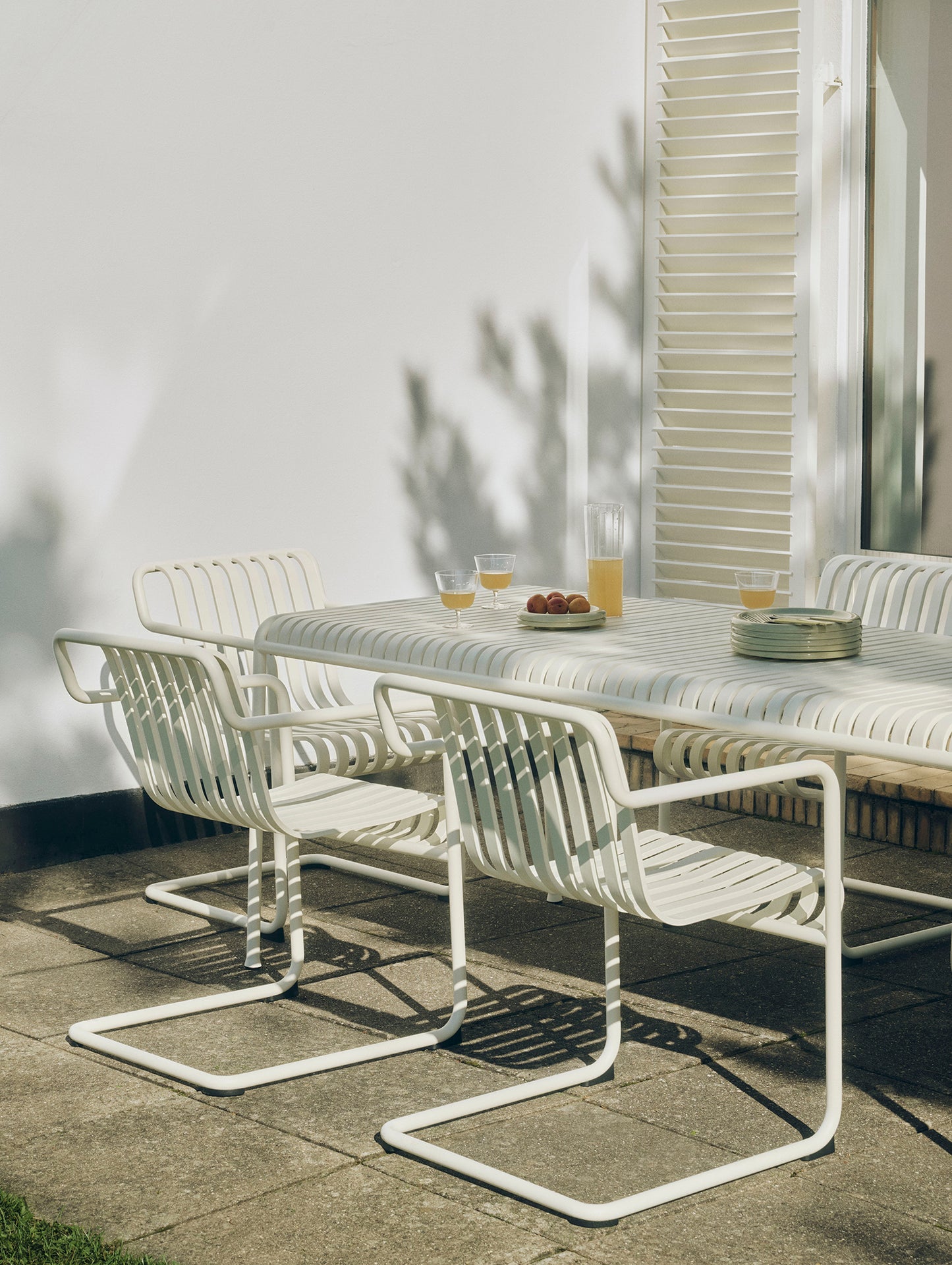 Palissade Cantilever Dining Armchair / Cream White