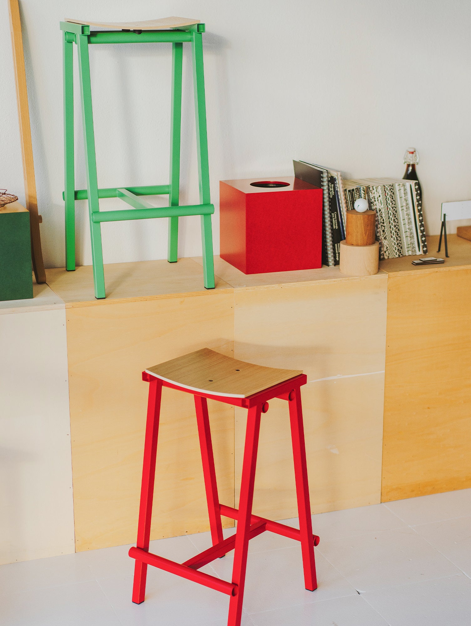 Taburete 8 Bar Stool by HAY