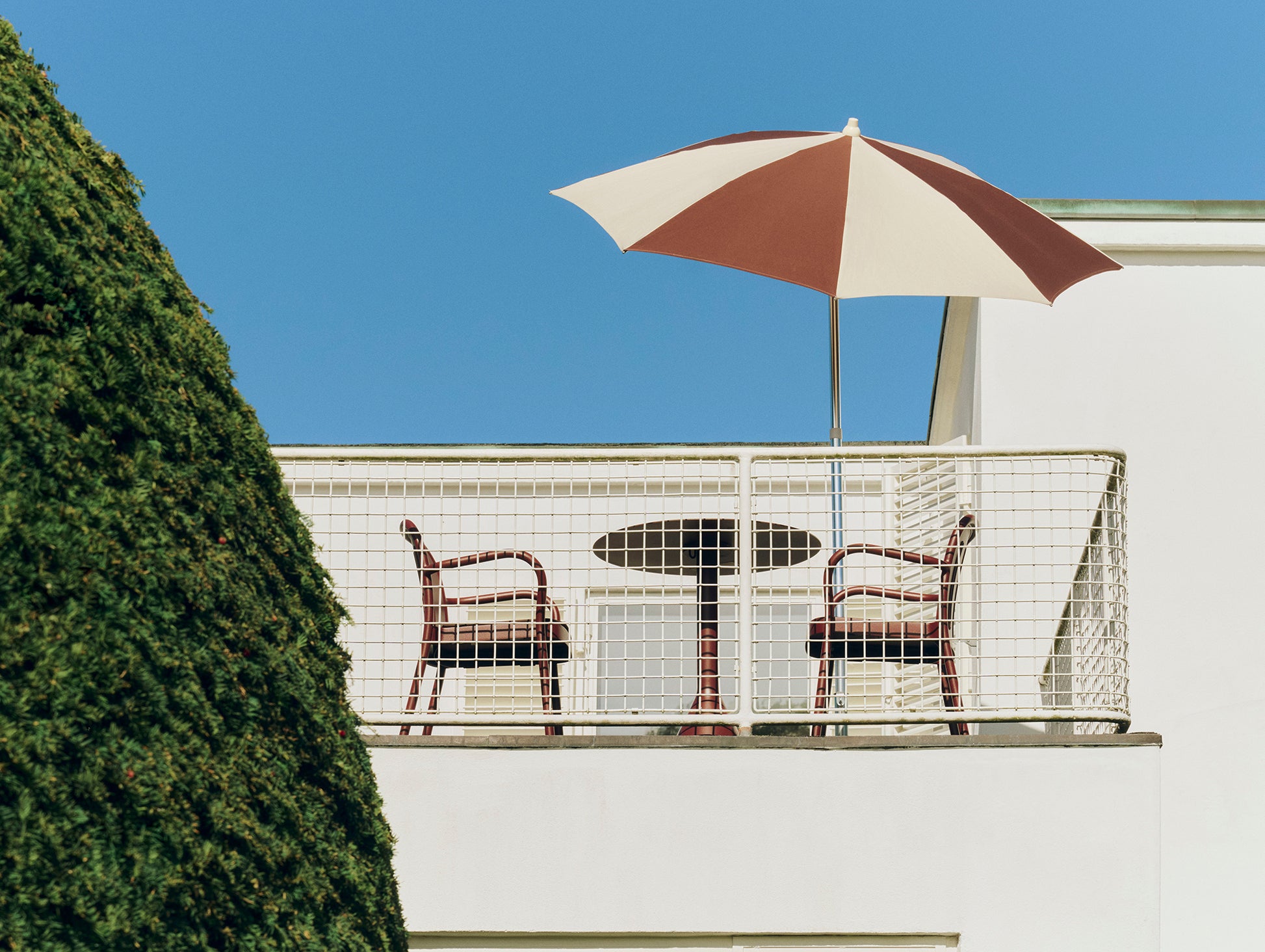 Terrazza Parasol by HAY - Octagon / Off White and Burgundy
