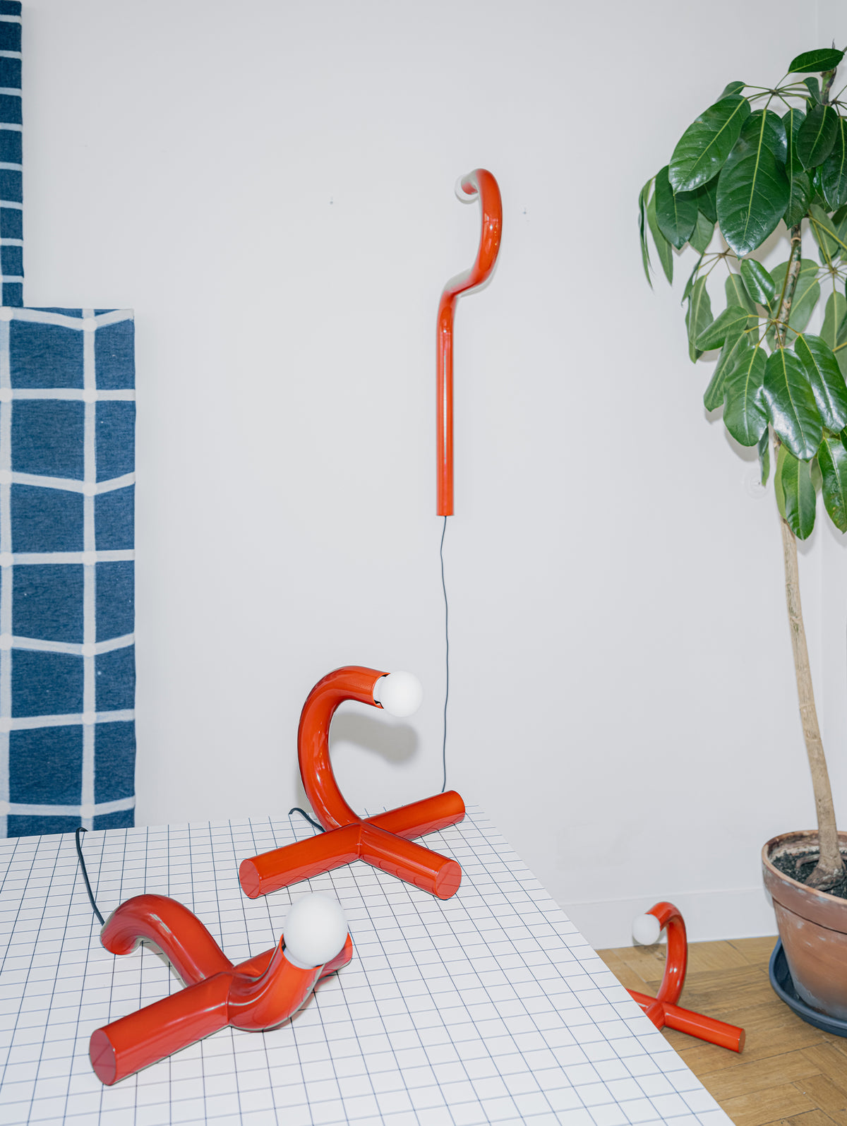 La Due Table Lamp by Valerie Objects - Red